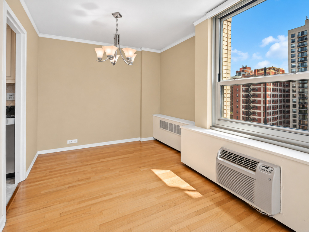 1255 N Sandburg Terrace - Photo 5