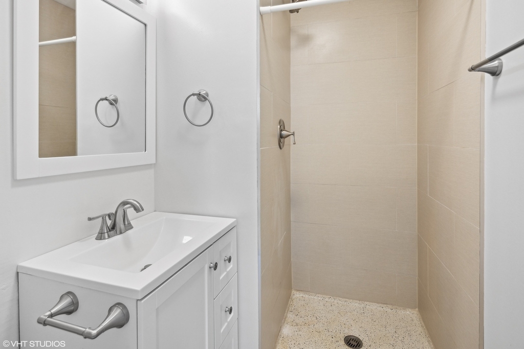 1255 N Sandburg Terrace - Photo 12