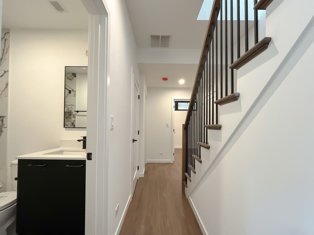 3710 N Kenmore Avenue - Photo 11