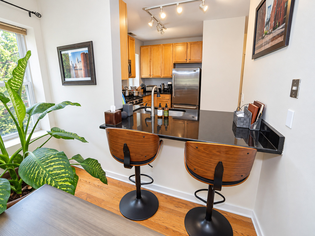 1021 E 46th Street - Photo 4