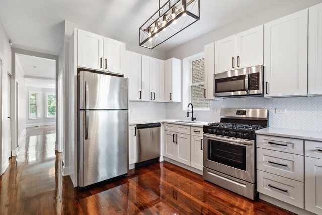 2641 W Altgeld Street - Photo 7