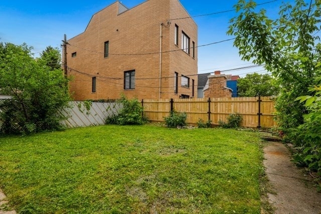 2641 W Altgeld Street - Photo 15