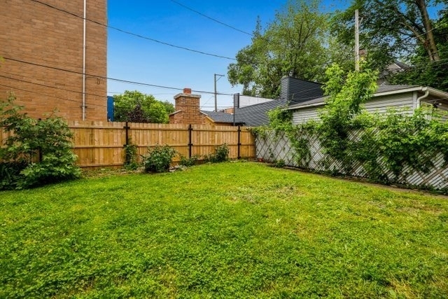 2641 W Altgeld Street - Photo 16