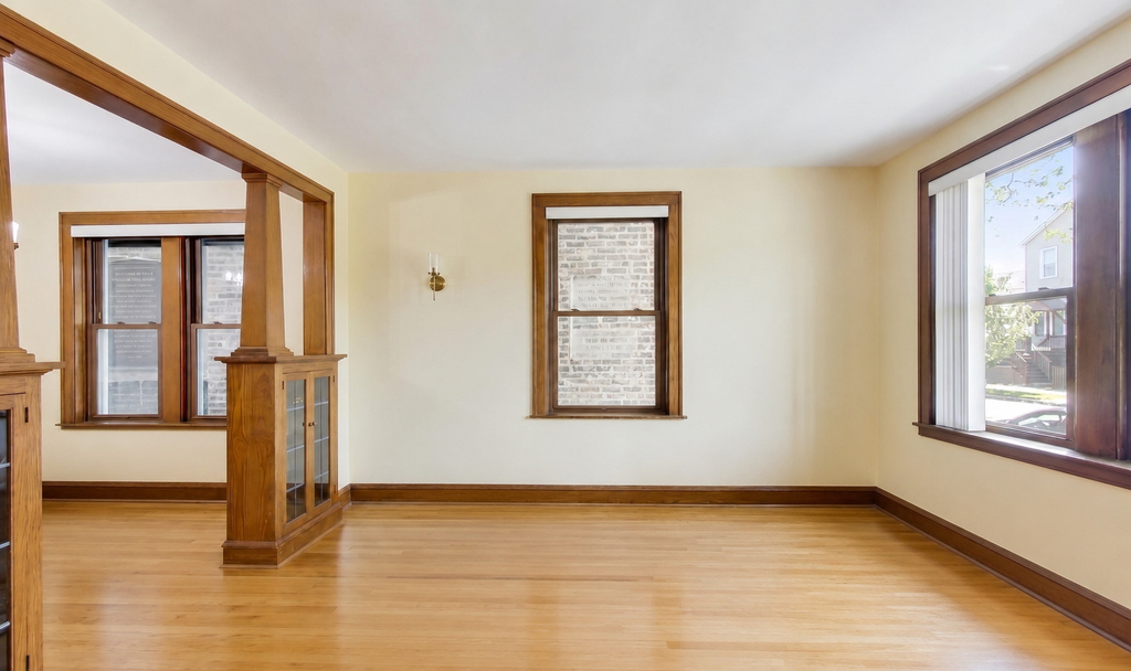 3427 S Emerald Avenue - Photo 2