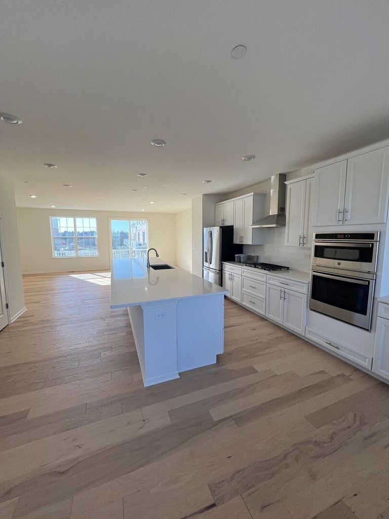 2925 Showplace Drive - Photo 2