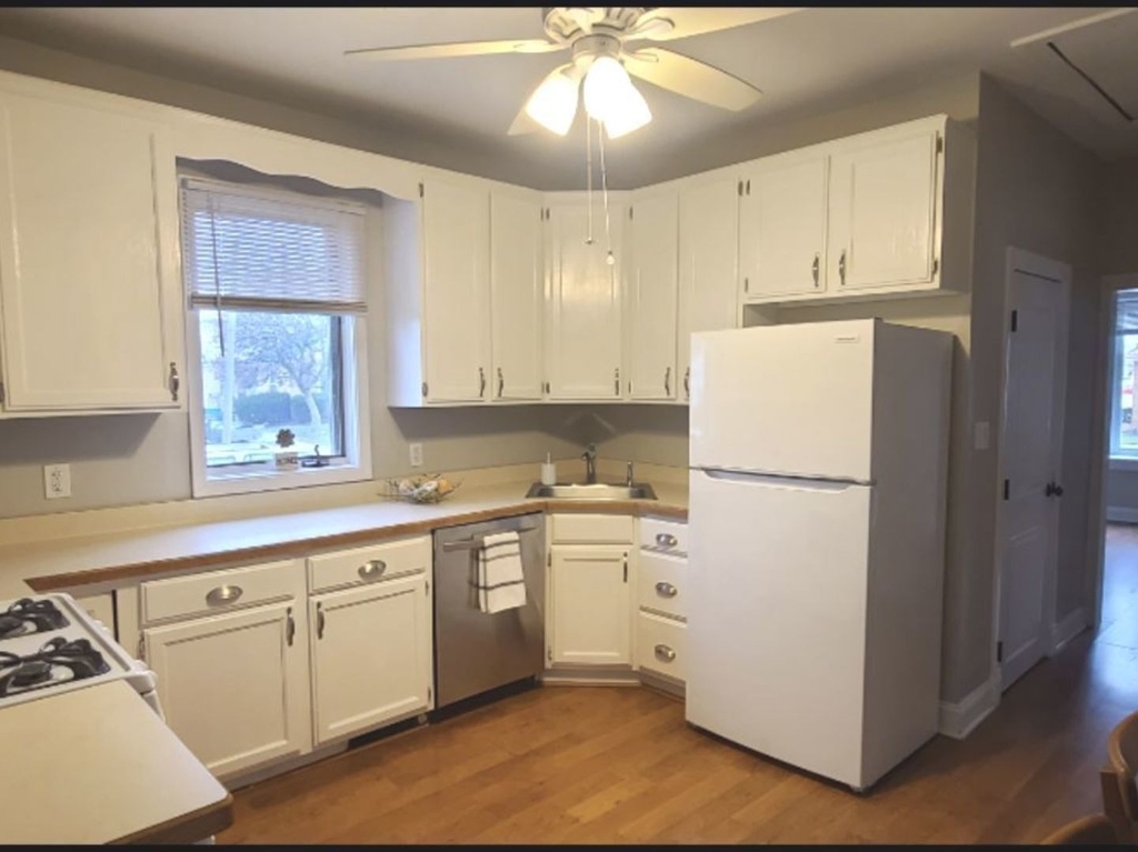 11225 S Sawyer Avenue - Photo 2