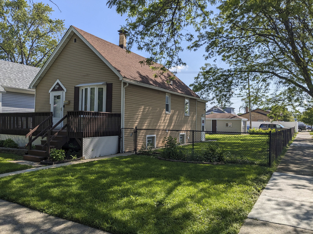 11225 S Sawyer Avenue - Photo 1