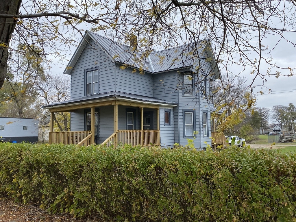 942 N Schuyler Avenue - Photo 2