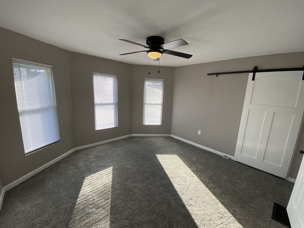 942 N Schuyler Avenue - Photo 9