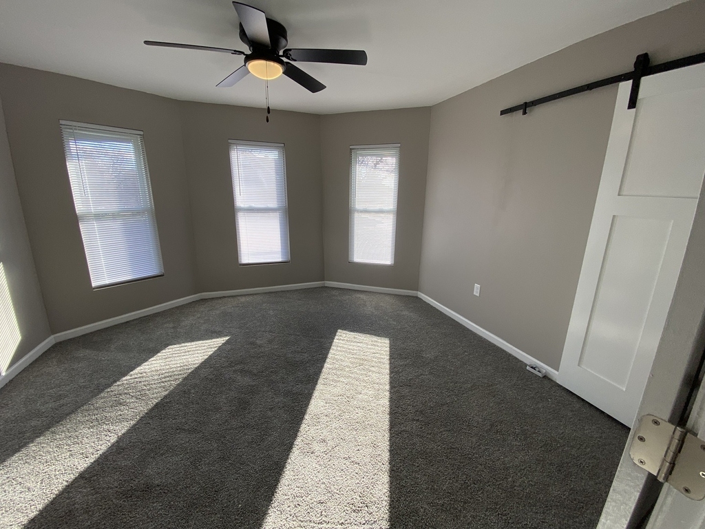 942 N Schuyler Avenue - Photo 7