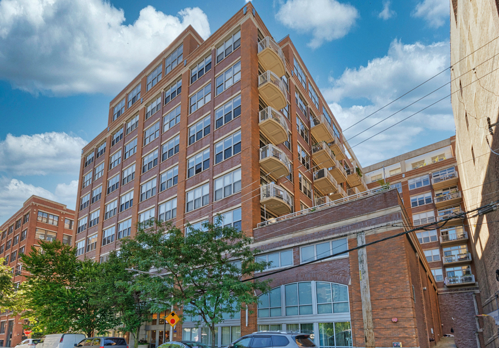 933 W Van Buren Street - Photo 0