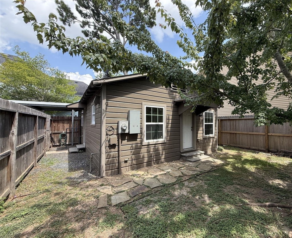 1011 Nadine Street - Photo 0