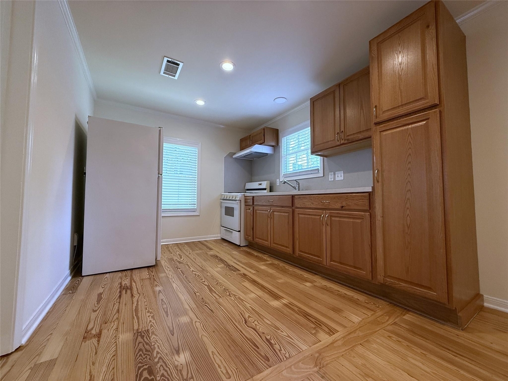 1011 Nadine Street - Photo 4