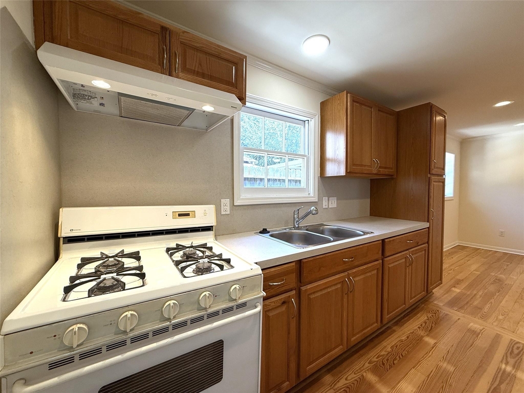 1011 Nadine Street - Photo 5