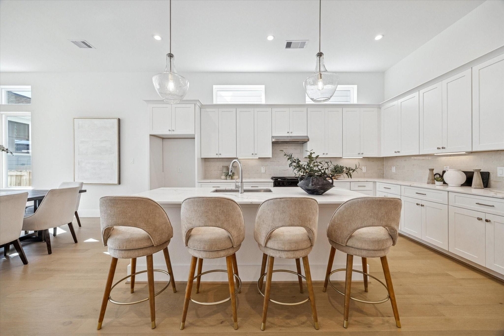 1520 W 21st St - Photo 3