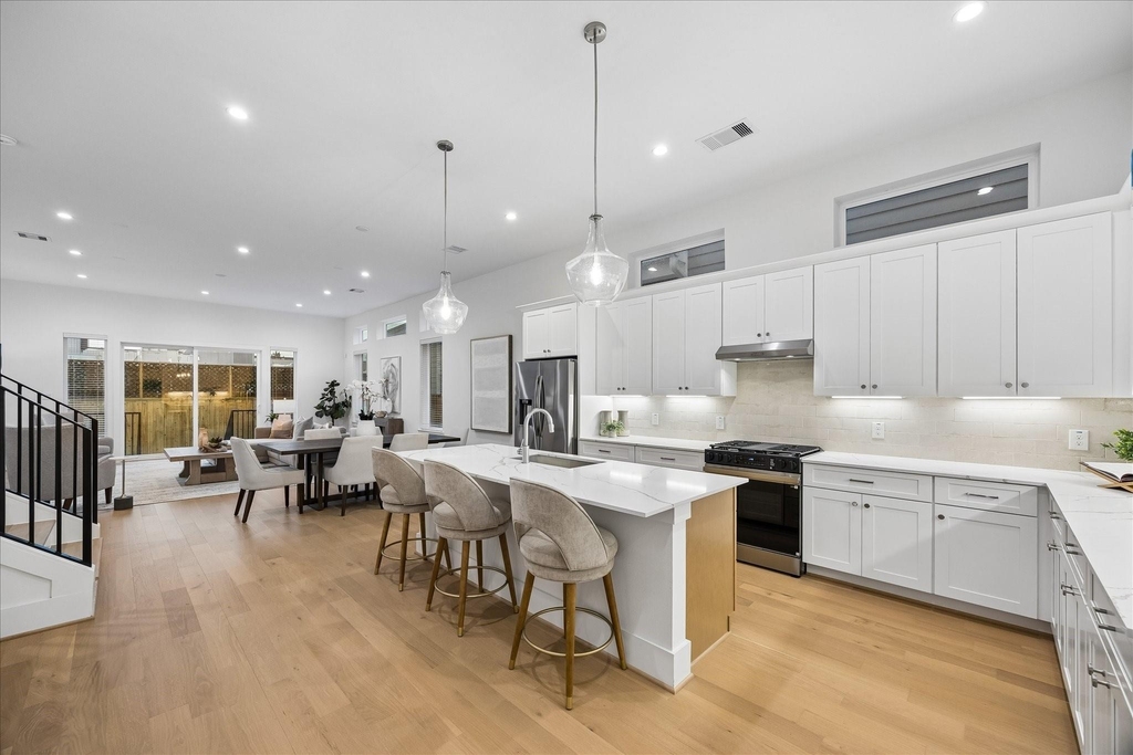 1520 W 21st St - Photo 2