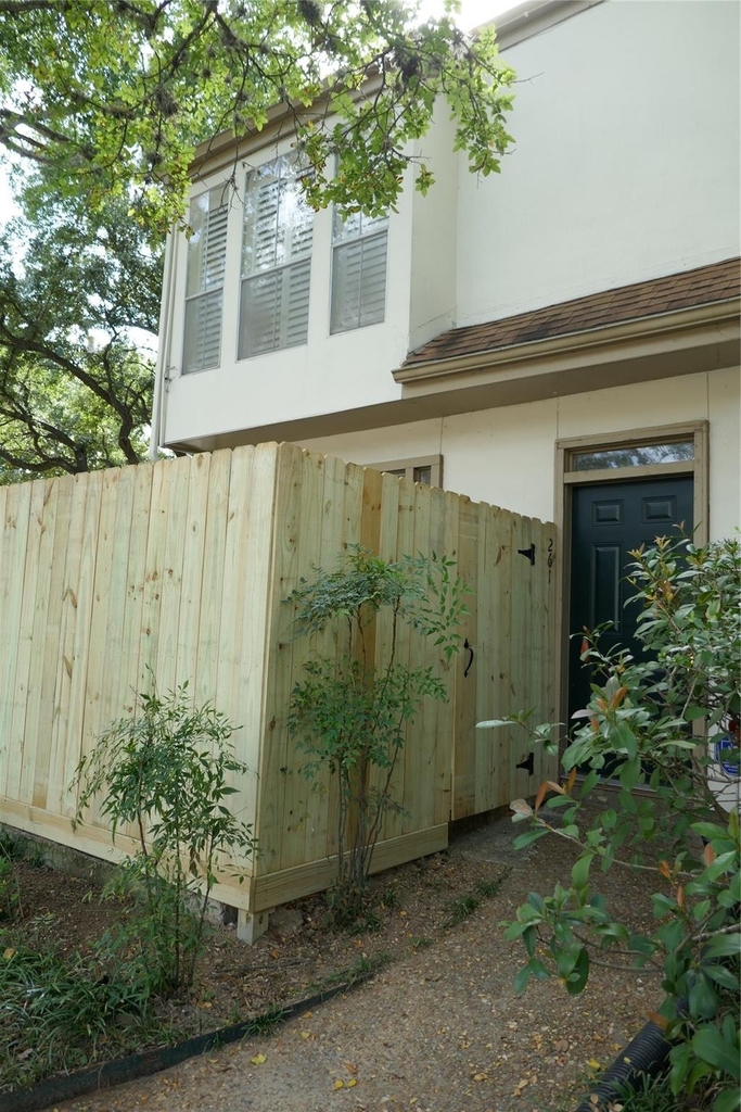 2100 Tanglewilde Street - Photo 0