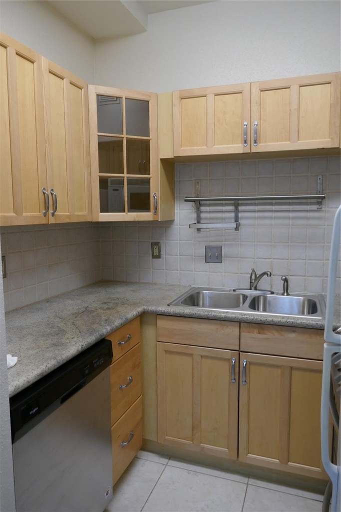 2100 Tanglewilde Street - Photo 2
