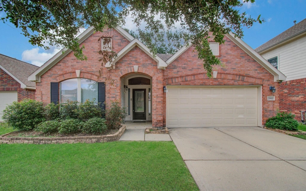 21922 Catoosa Drive - Photo 0