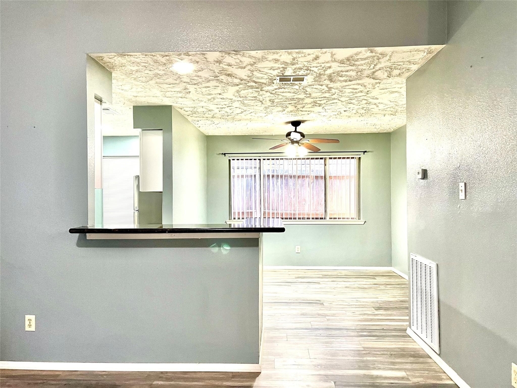 15950 Manfield Drive - Photo 4