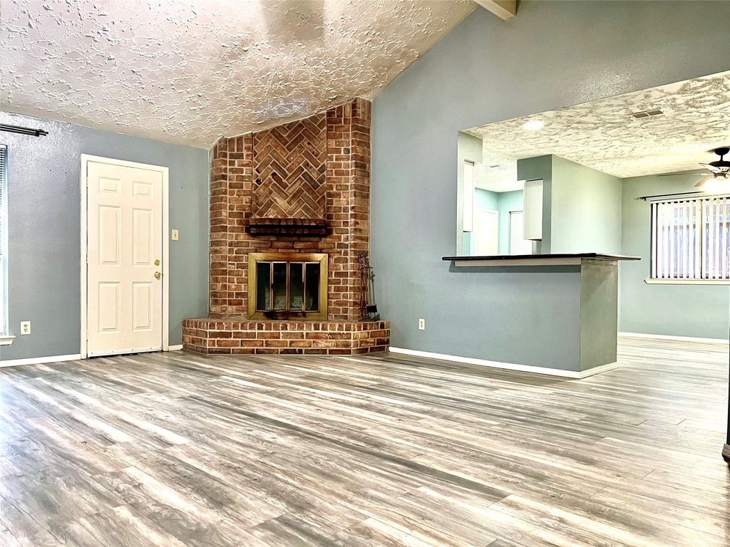 15950 Manfield Drive - Photo 3