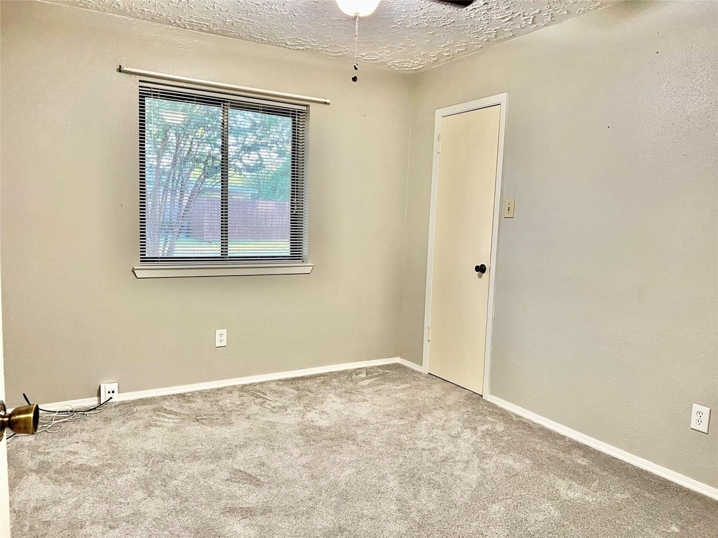 15950 Manfield Drive - Photo 10