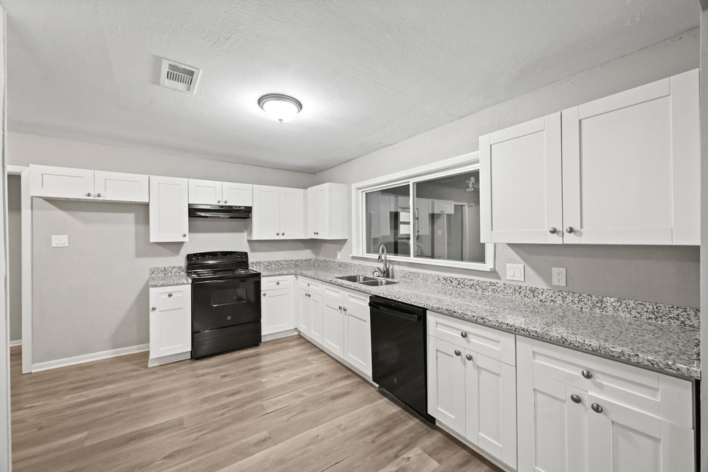 605 West Avenue - Photo 9