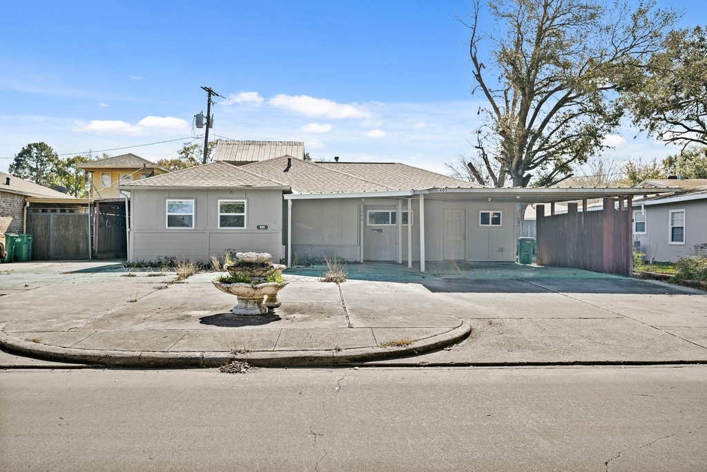 605 West Avenue - Photo 0