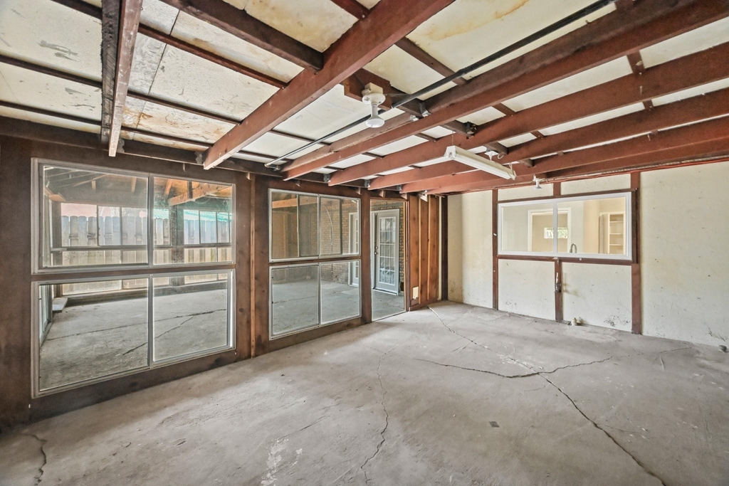 605 West Avenue - Photo 33