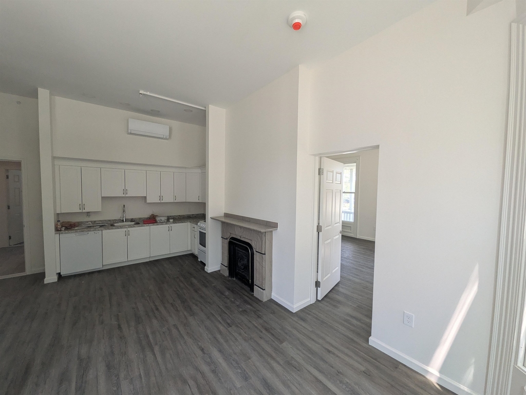 257 Main - Photo 2