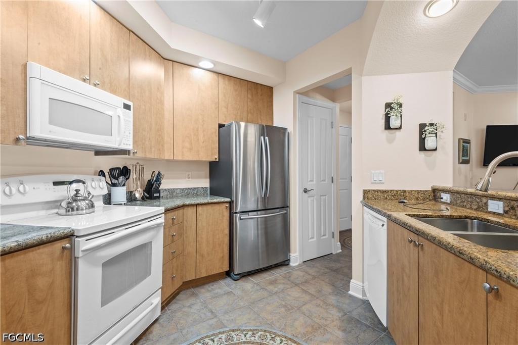 2825 Palm Beach Boulevard - Photo 25