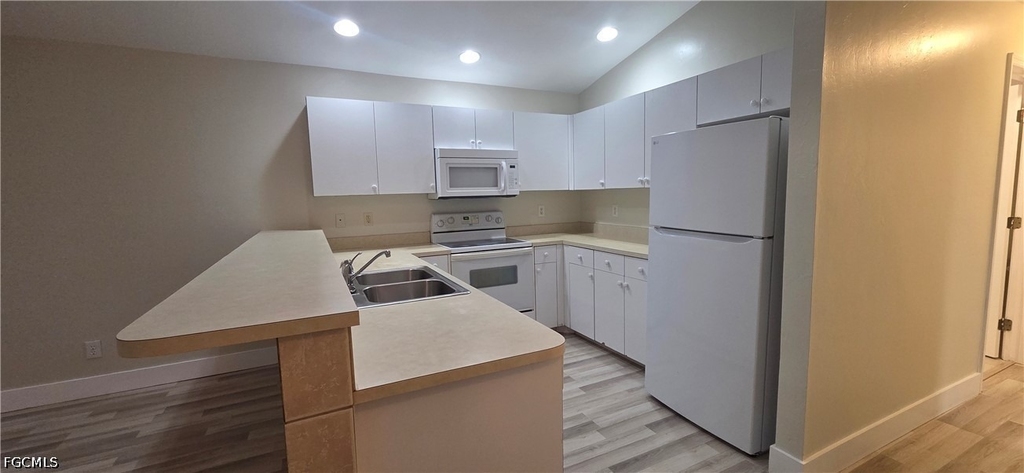 1013 Se 12th Terrace - Photo 2