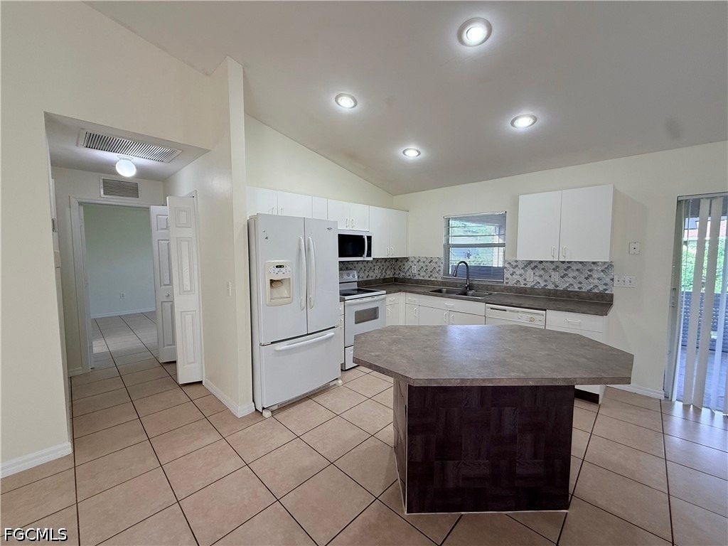 671 Dauphine Avenue S - Photo 3