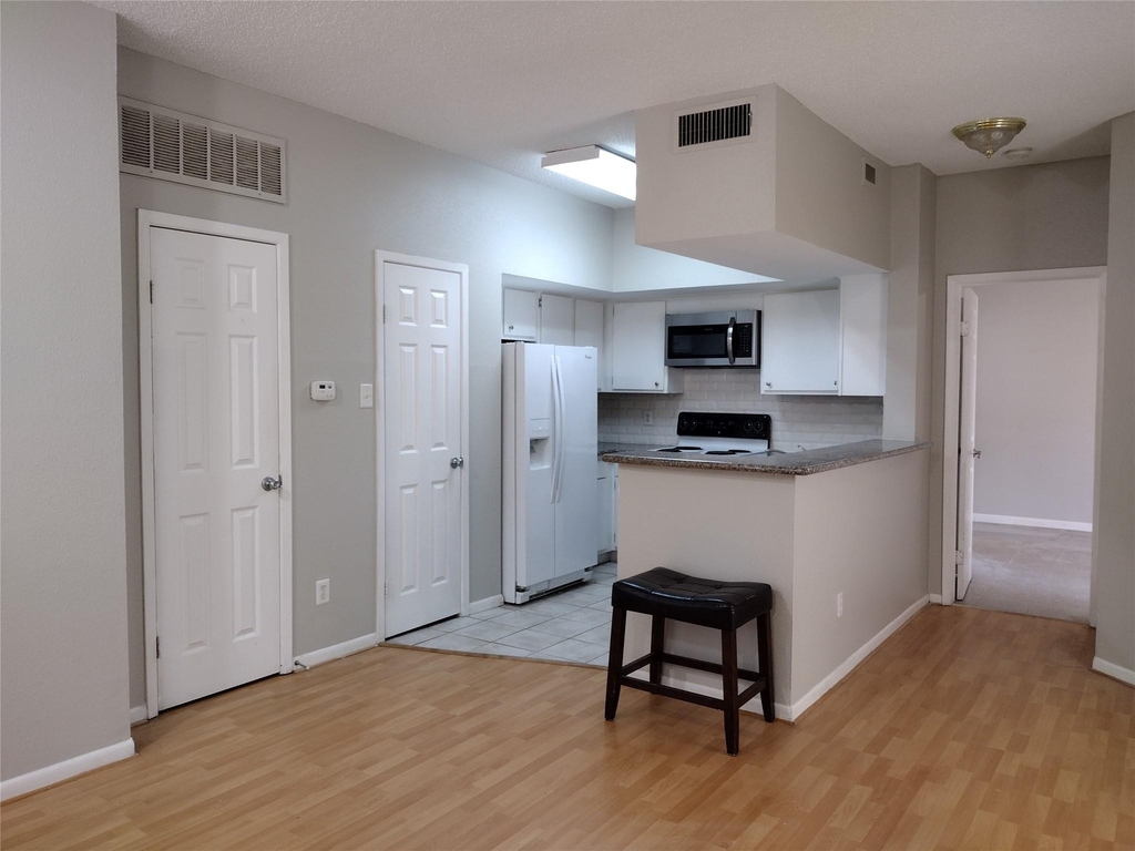 10855 Meadowglen Lane - Photo 3