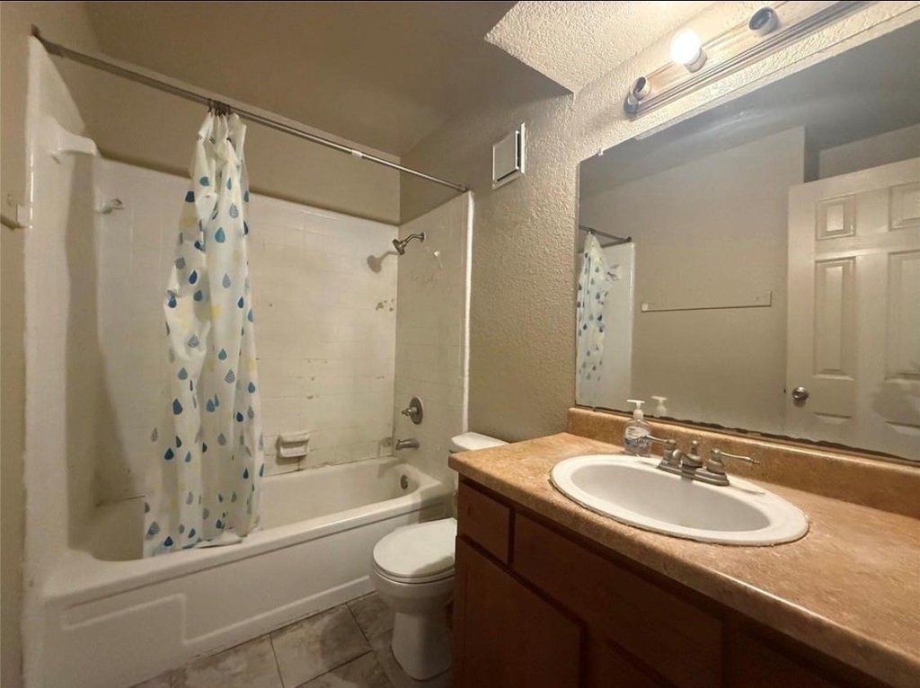 8100 Creekbend Drive - Photo 4