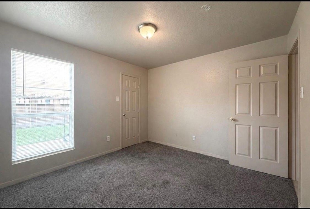 8100 Creekbend Drive - Photo 6
