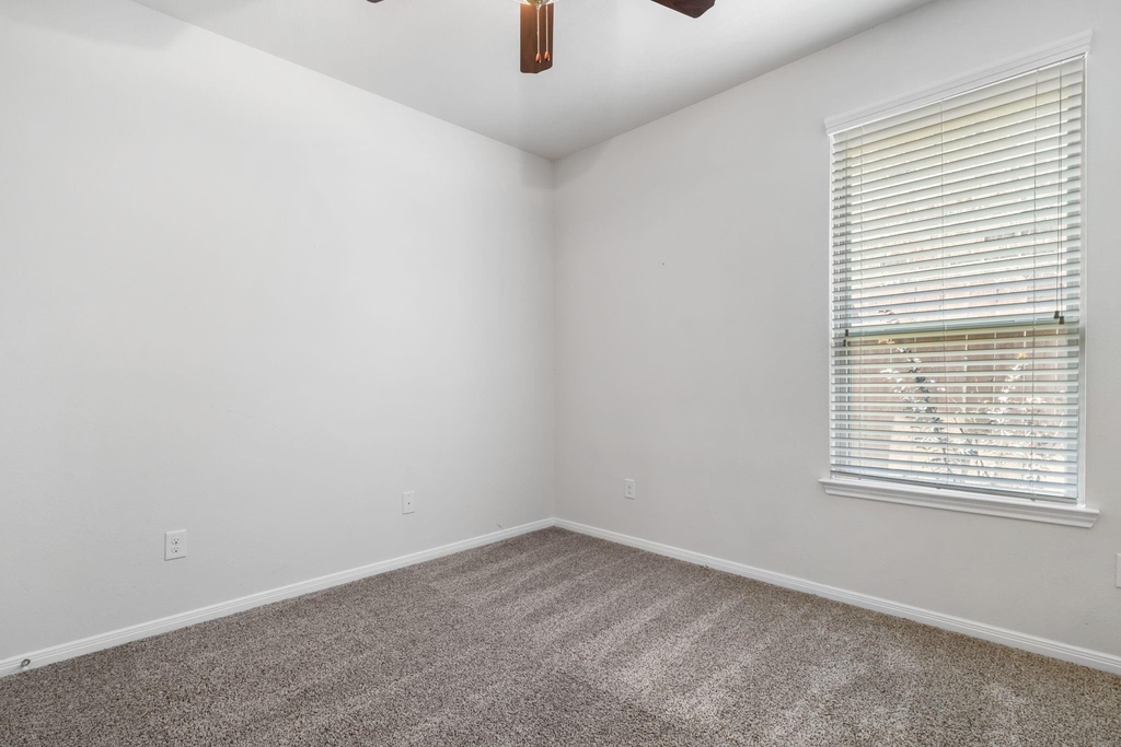 1527 Holly Chase Court - Photo 19