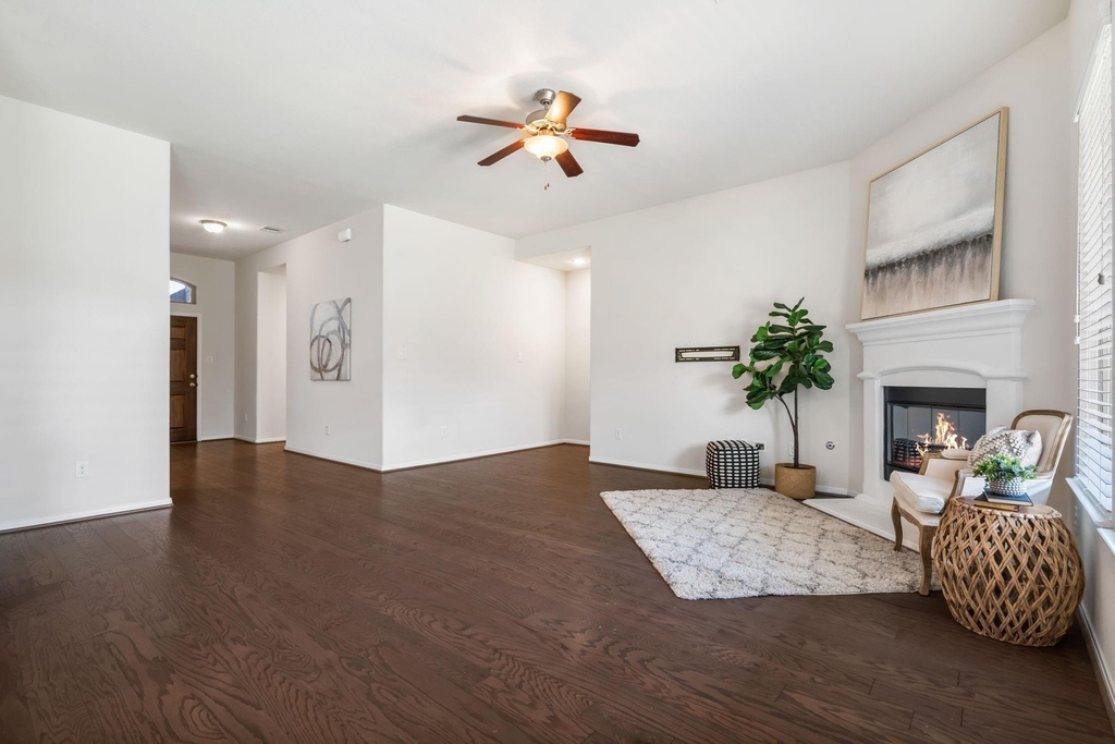 1527 Holly Chase Court - Photo 6