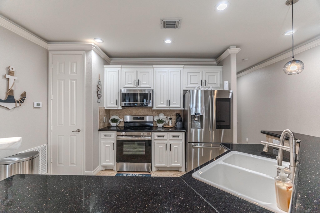 7039 Kingston Cove Lane - Photo 9