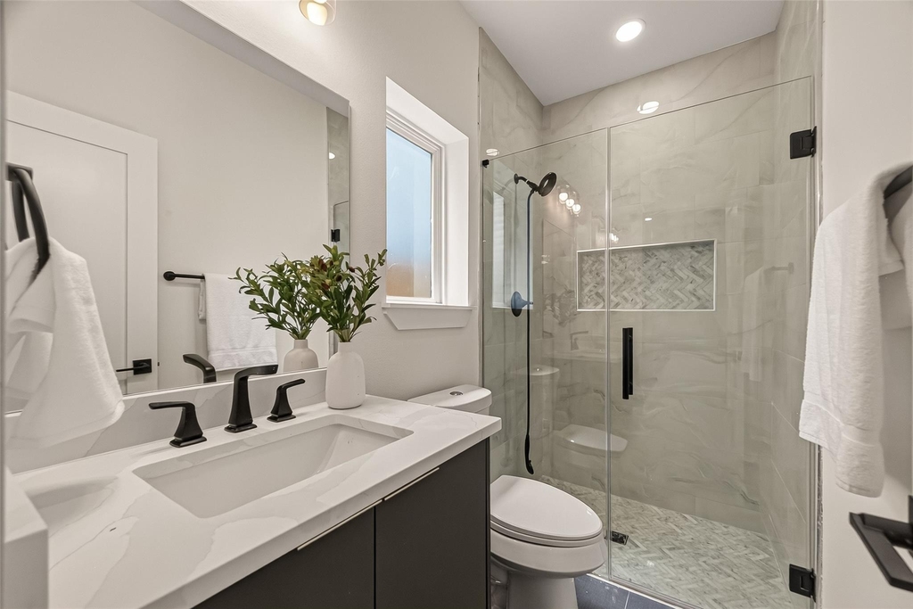 1105 Wilson St - Photo 14