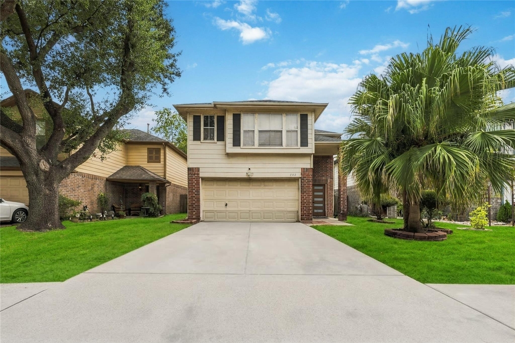 802 Oak West Drive - Photo 0