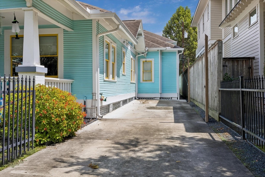 1638 Harvard Street - Photo 4