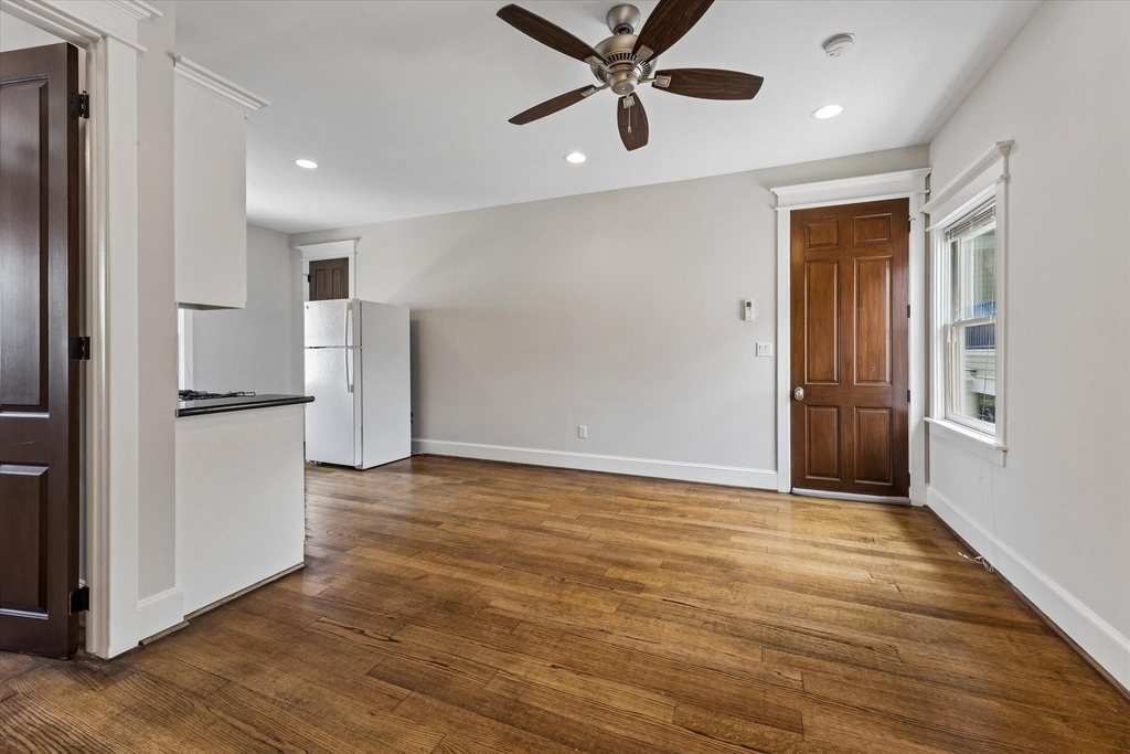1638 Harvard Street - Photo 5