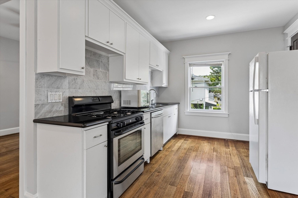 1638 Harvard Street - Photo 6