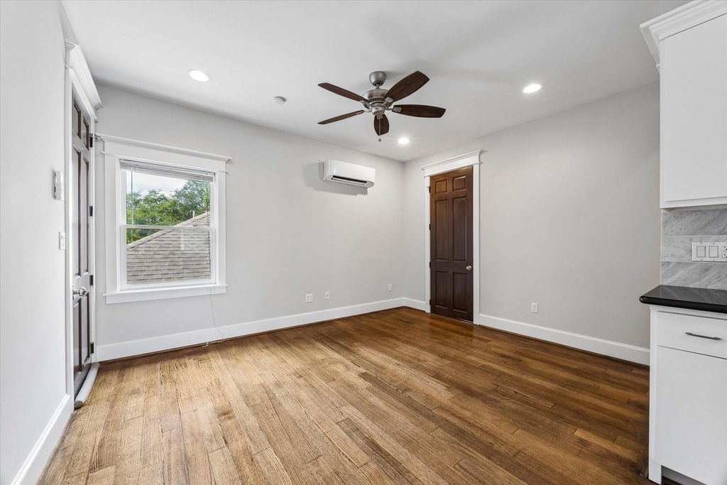 1638 Harvard Street - Photo 2