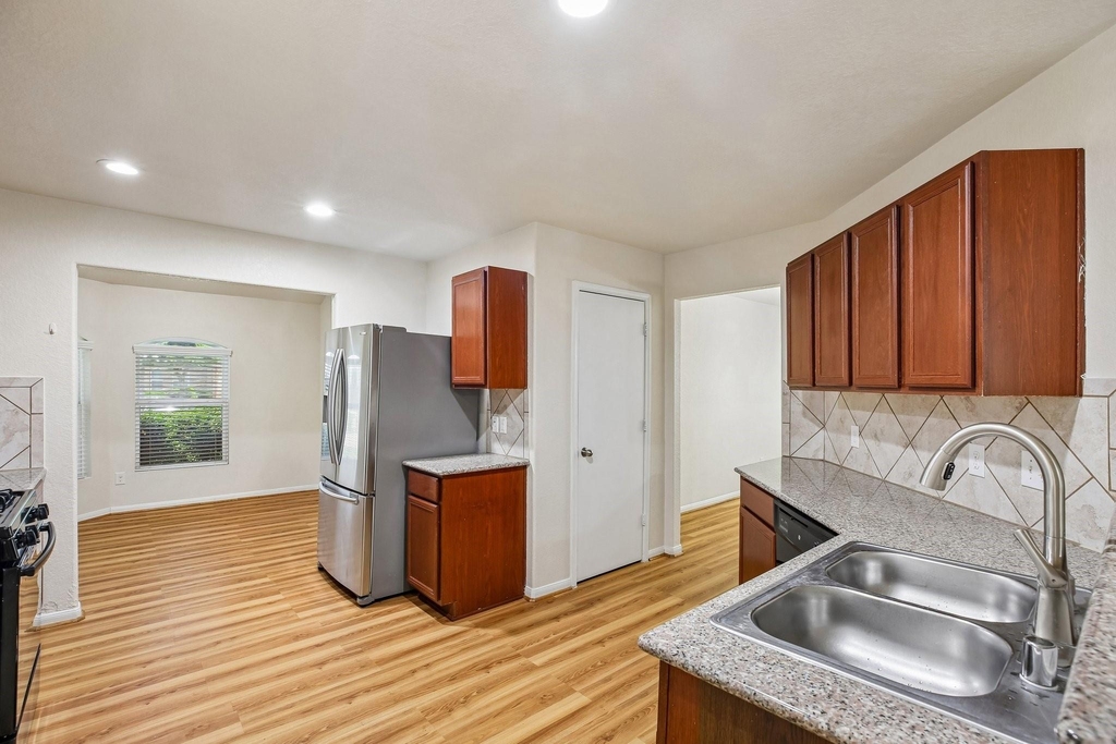 21127 Fox Orchard Court - Photo 11