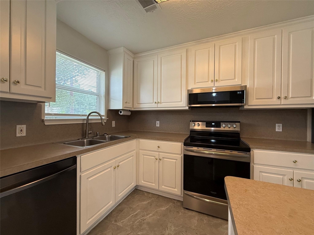 16400 Many Trees Lane - Photo 9