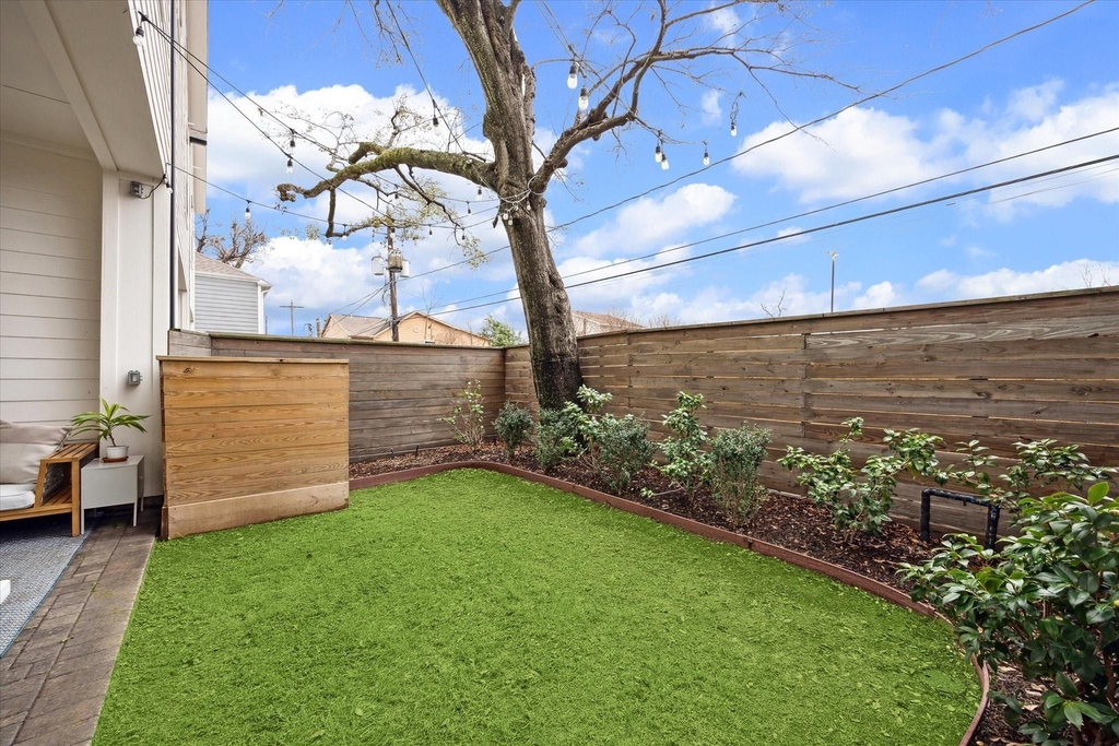 110 E 26th Street - Photo 27