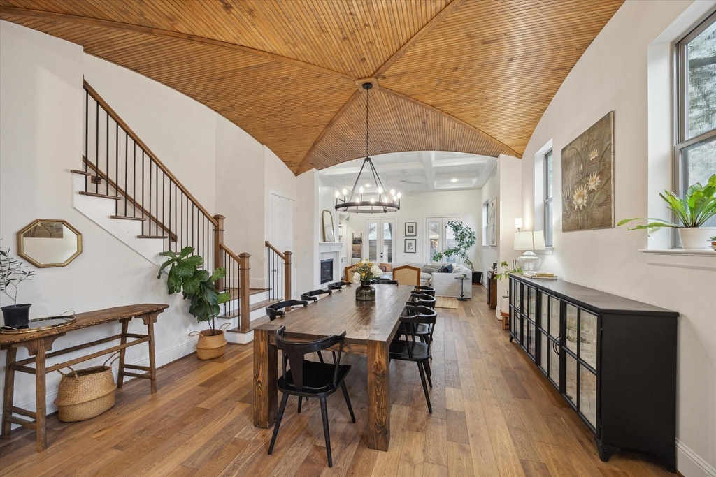 110 E 26th Street - Photo 3