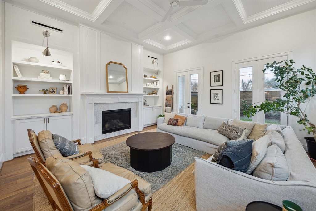 110 E 26th Street - Photo 7